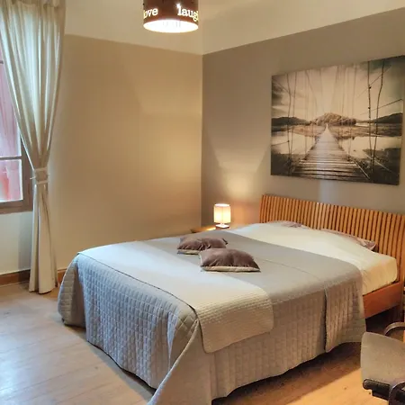 Domaine De La Petite Tour Монреаль