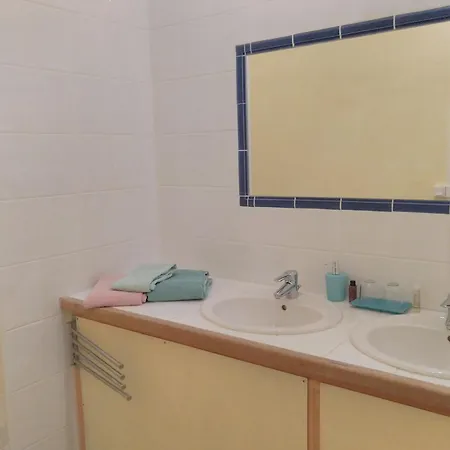 Domaine De La Petite Tour Gasthof 3*