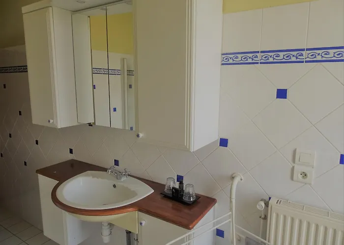 بيت ضيافة Domaine De La Petite Tour 3*